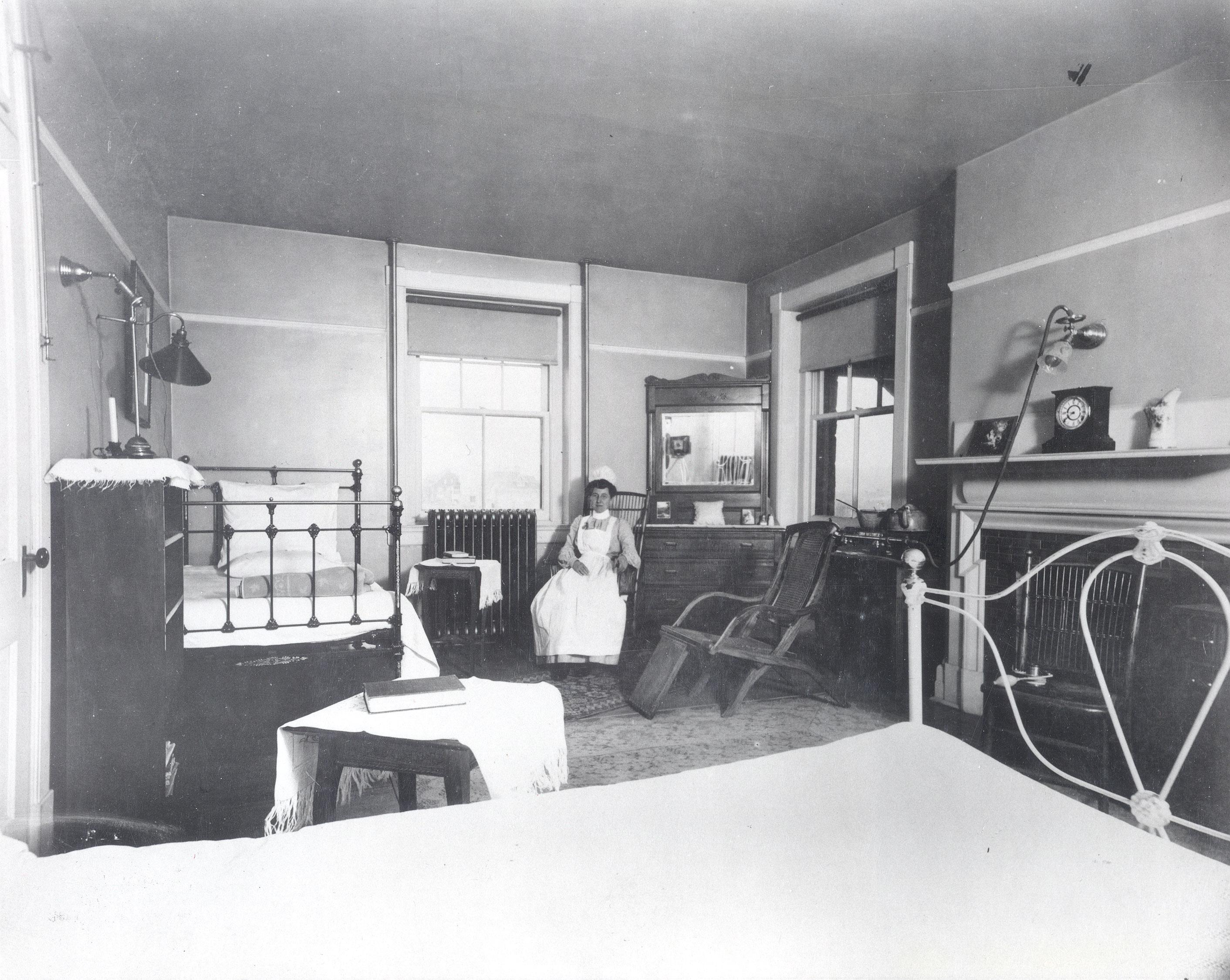 Ticknor大厅 Infirmary Room Early 1900s <span class="cc-gallery-credit"></span>